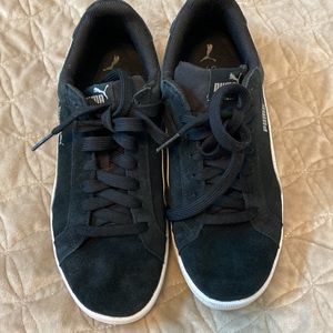 PUMA shoe in mint condition with soft foam insoles.